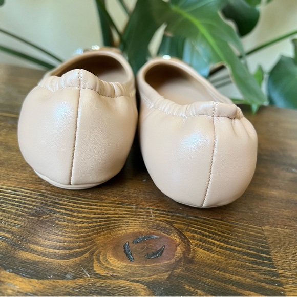 Tory Burch Minnie Nude Leather Travel Ballet Flats With Gold Logo EU40 US9.5 - Picture 6 of 12
